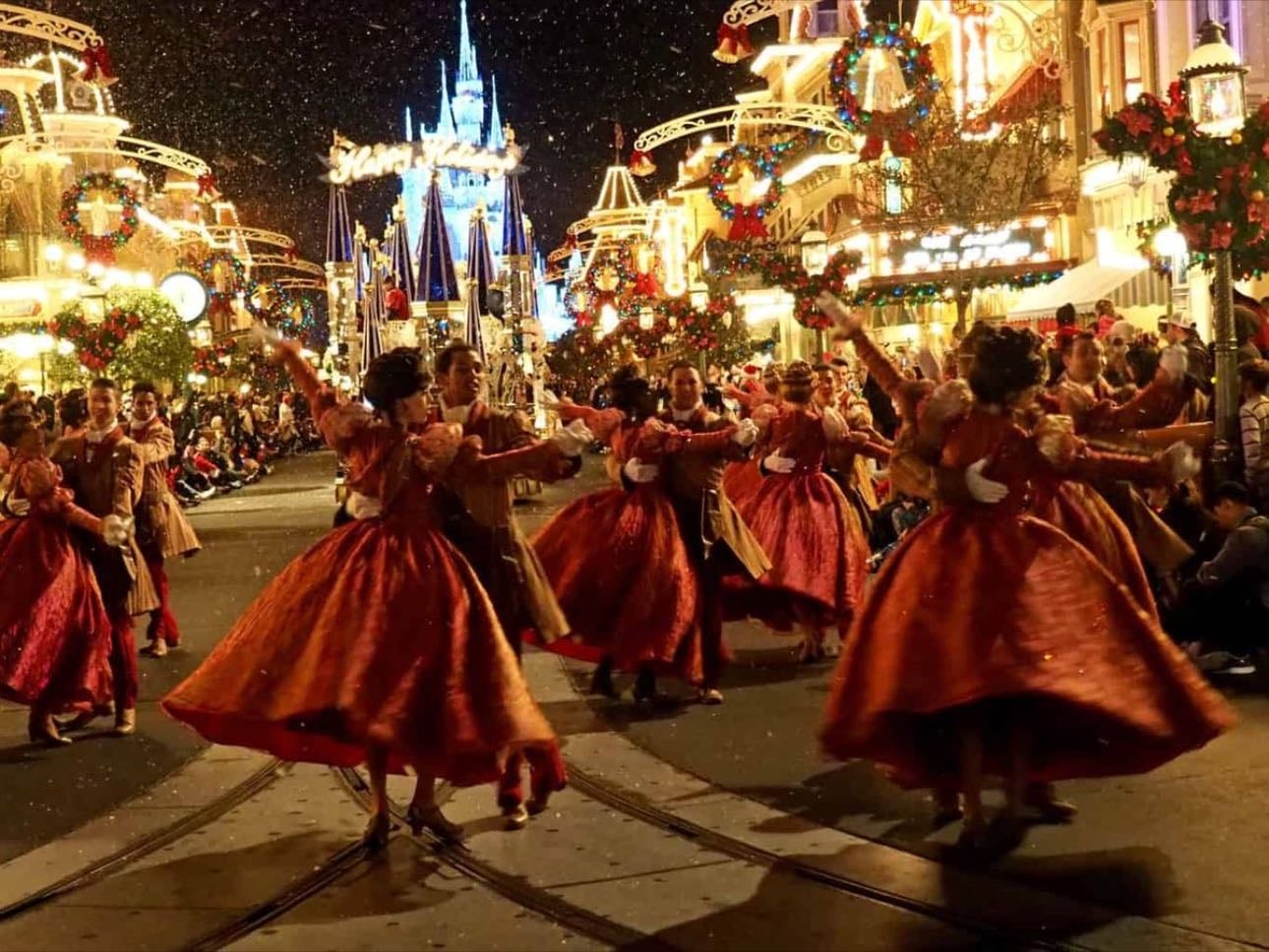 go to a christmas parade