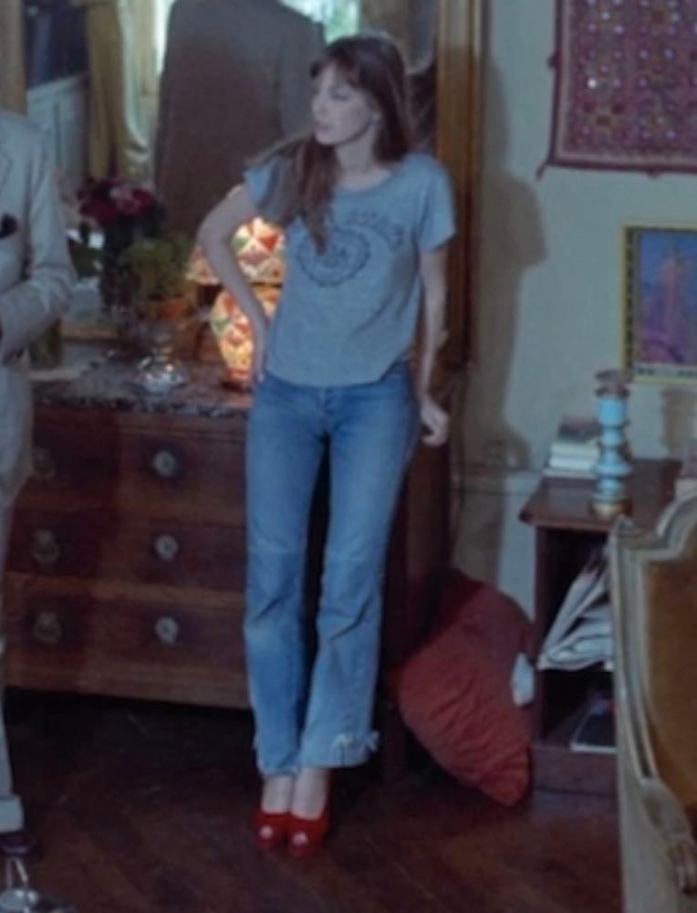 Red heels, jeans, tshirt