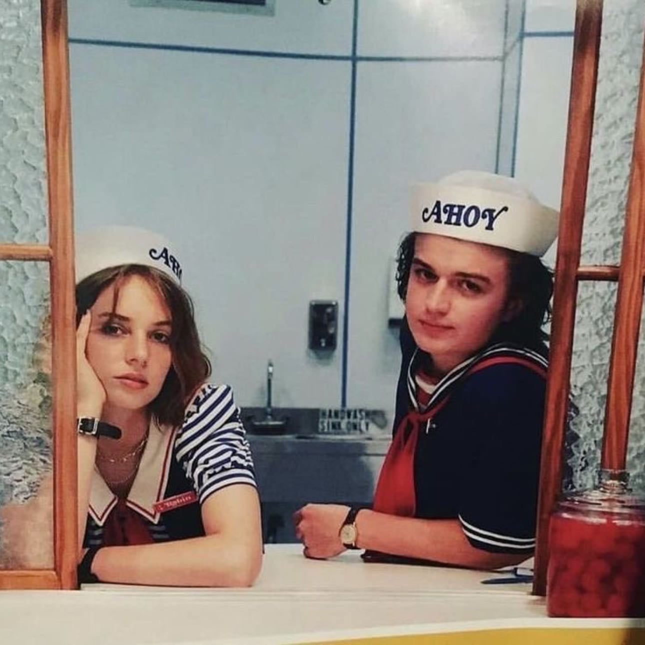 Stranger Things - Ross Duffer, Matt Duffer · 2016