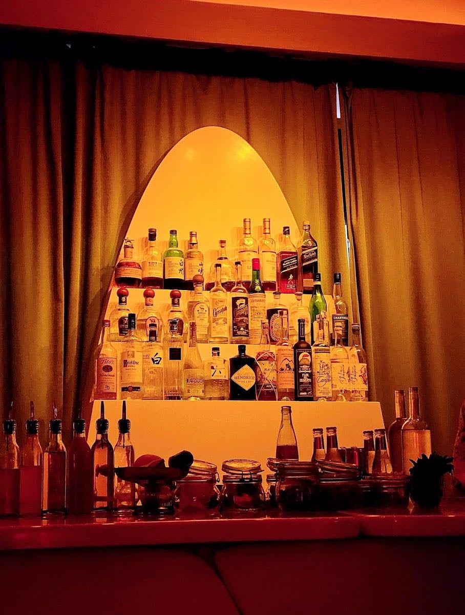 La Noxe - Chic cocktail bar in a subway station