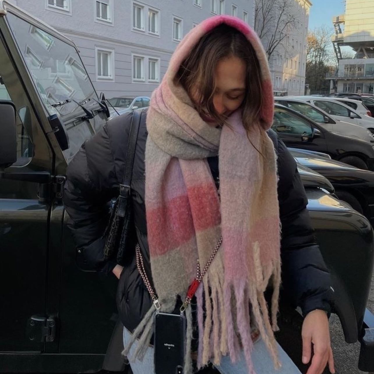Scarfs/pashminas - Big, small, puffy, thin, I’ll take it