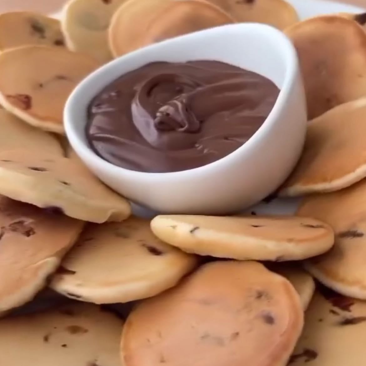 Mini chocolate chips pancakes - Recipe from instagram: @triple_xl_cooking