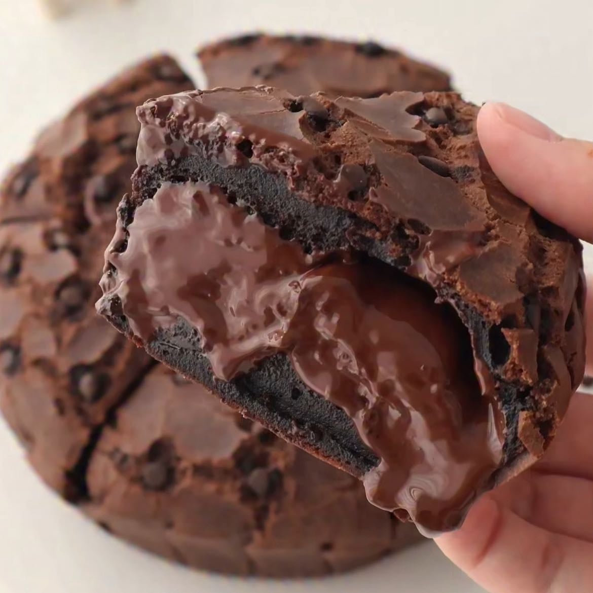Chewy Rice Cake with Crispy Chocolate - Recipe from instagram: @qeleq_cake