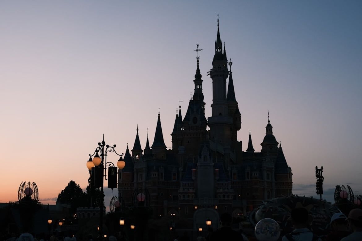 Disneyland/world/Universal