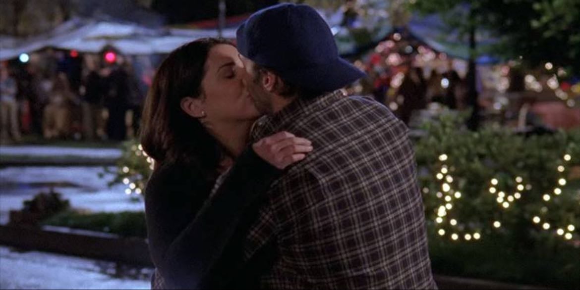 Lorelai luke reunion kiss