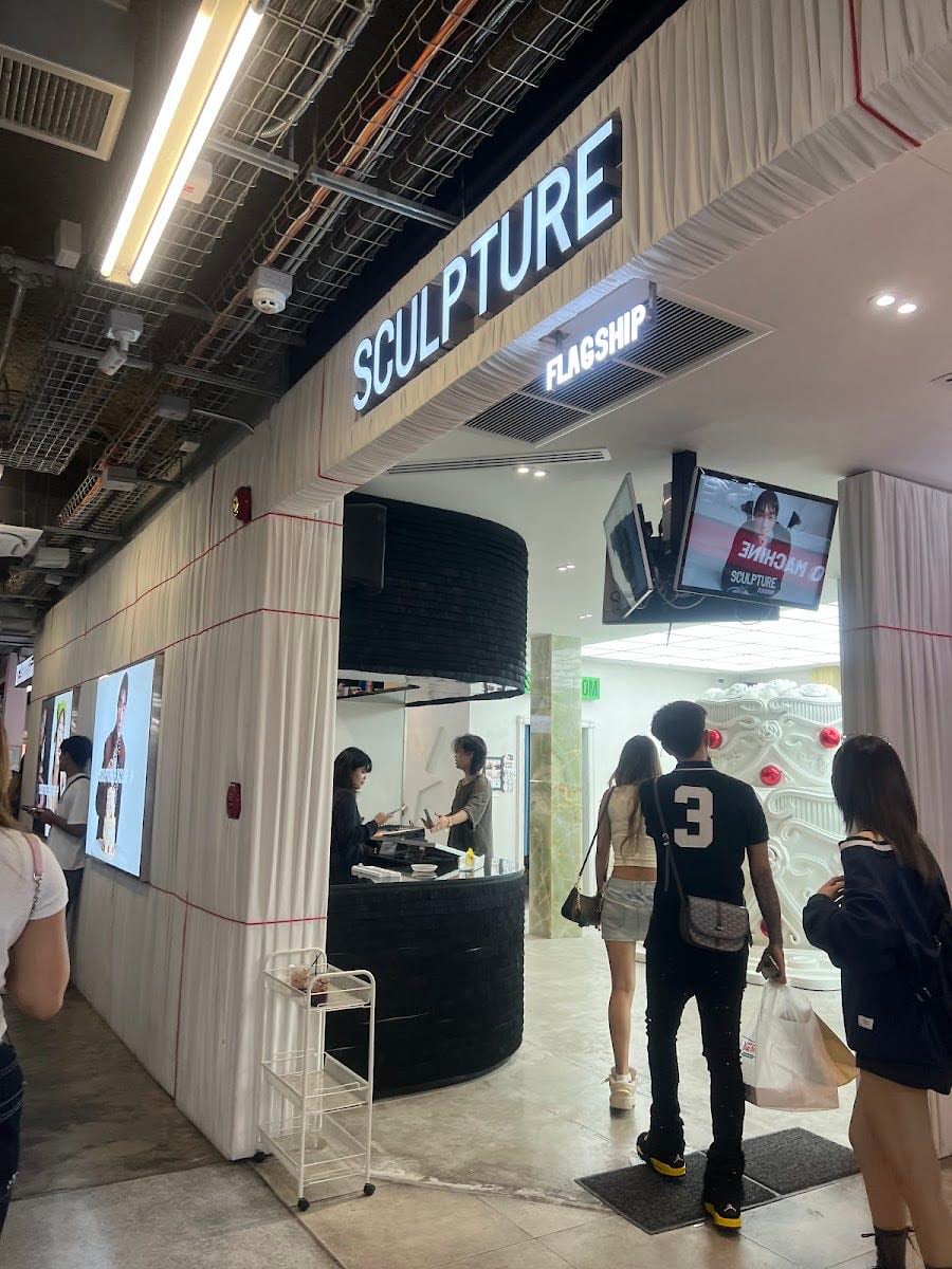 SCULPTURE FLAGSHIP