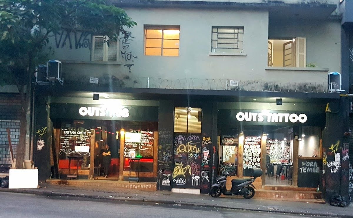 OUTS PUB