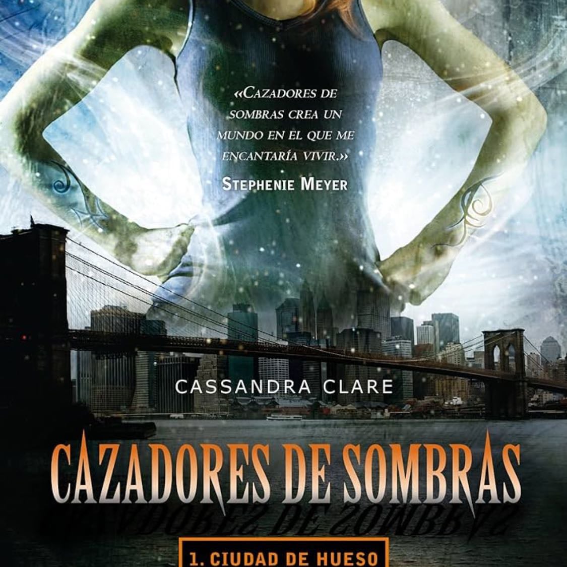 Cazadores de sombras 1. Ciudad de hueso - Cassandra Clare · 2013