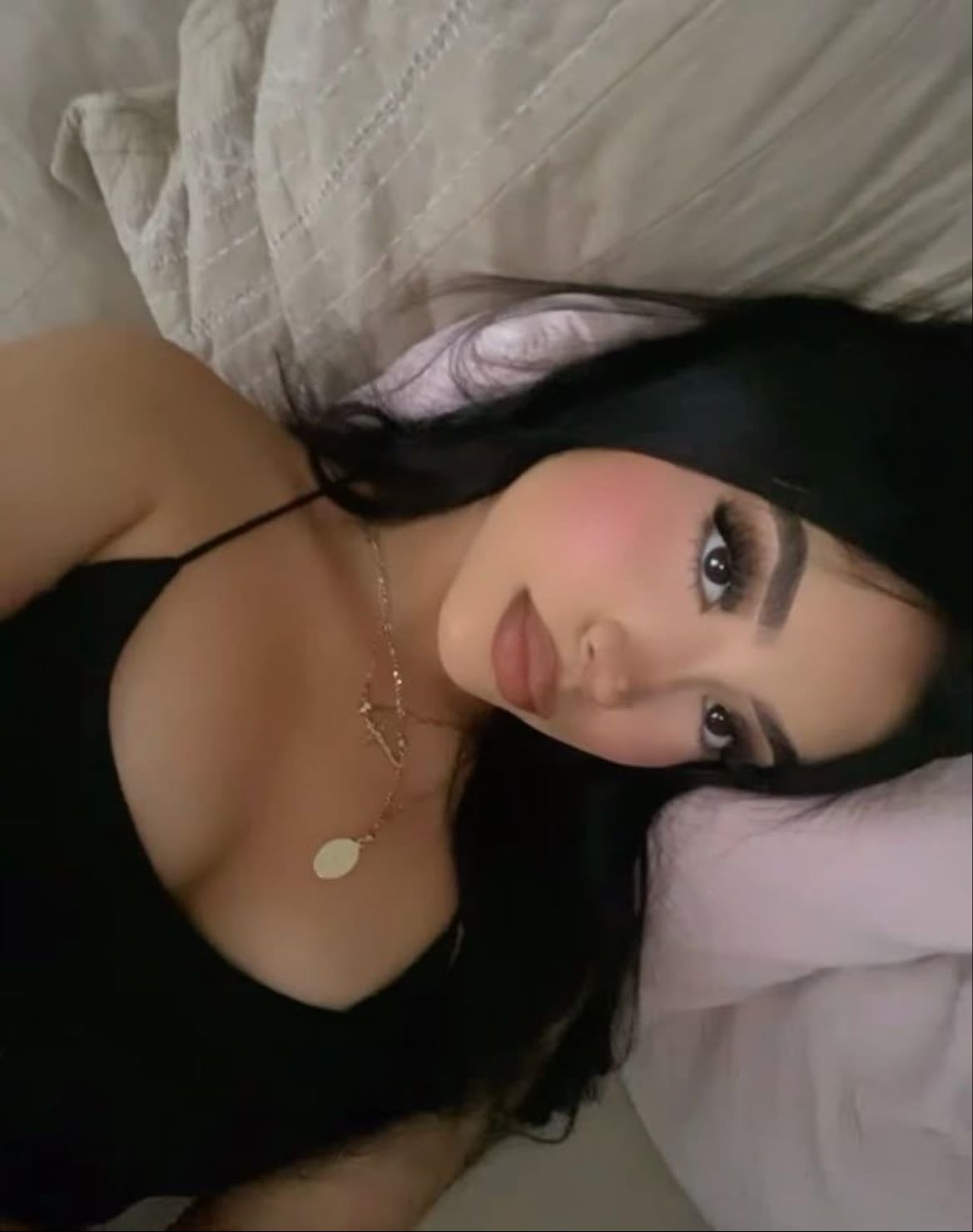 Makeup baddie