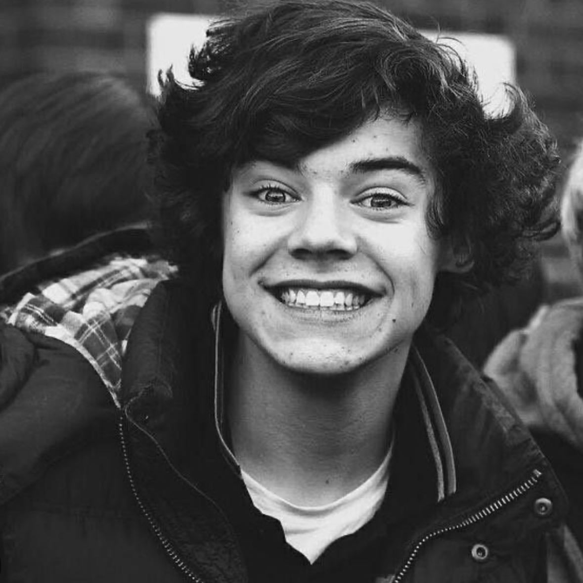 Harry Styles - duh he is the best!!i love his music!!๐๐
