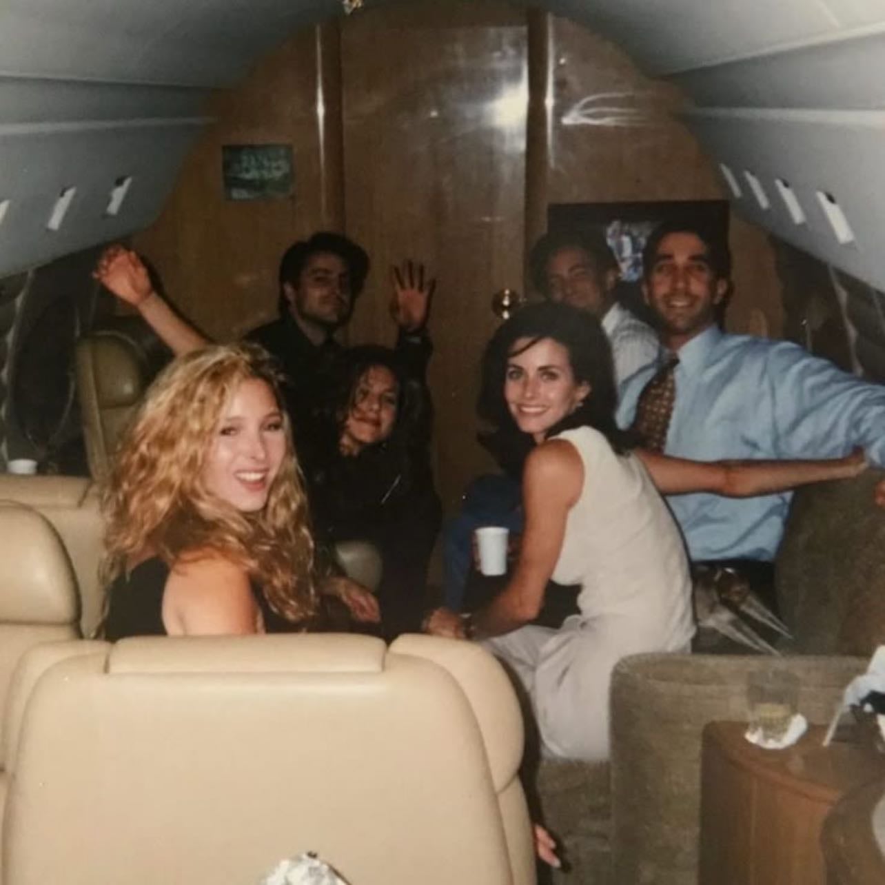 FRIENDS - monicarachelphoeberosschandlerjoey