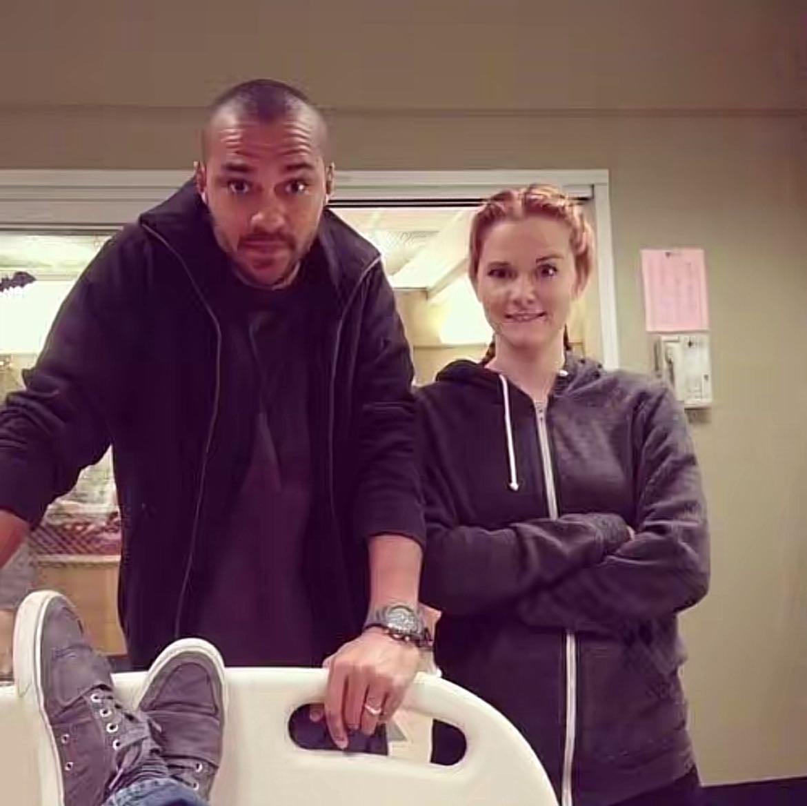 SEASON 14 EPISODE 23 - And one of them said “we’re trying to save dr. Kepners life.” Jackson ran into that OR. Maggie continued to shock April. Eventually, she got her pulse back. Amelia was concerned tho.. she said it wasn’t very promising. After hours of waiting, she still hadn’t woken up. All the doctors decide to give Jackson and April some time. Amelia suggests they call Aprils family. Jackson starts to pray for