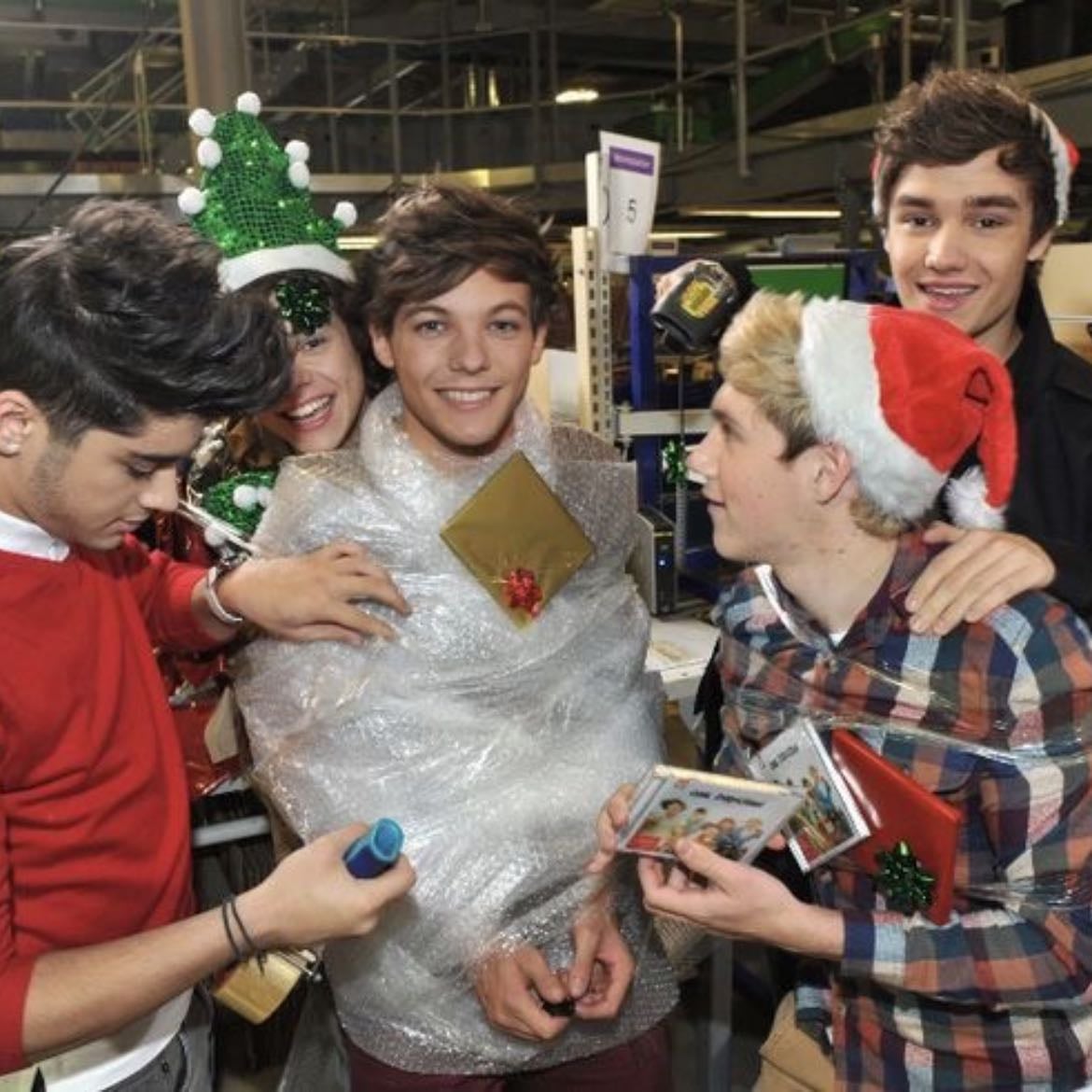 AN UNRELEASED1D MUSIC VID TO BE RELEASED
