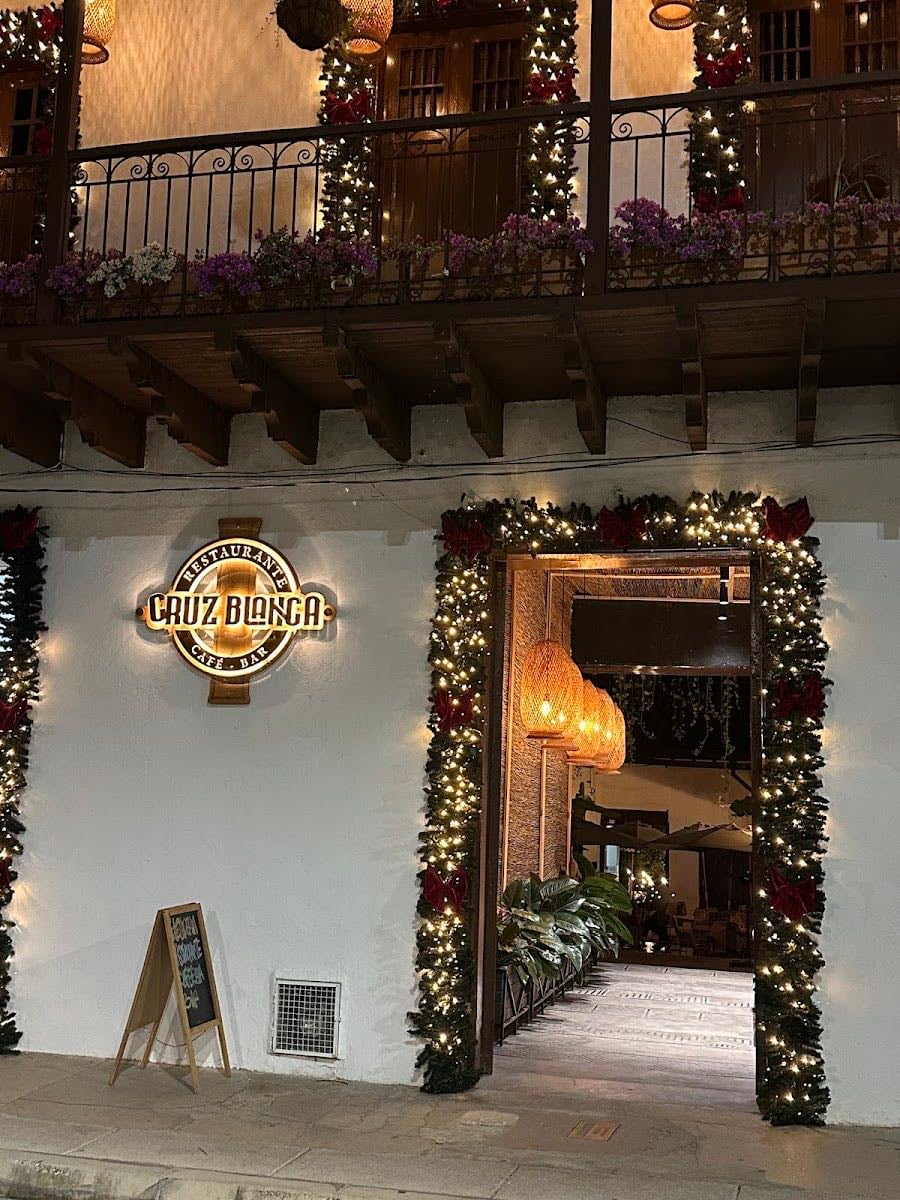 Cruz Blanca Colonial