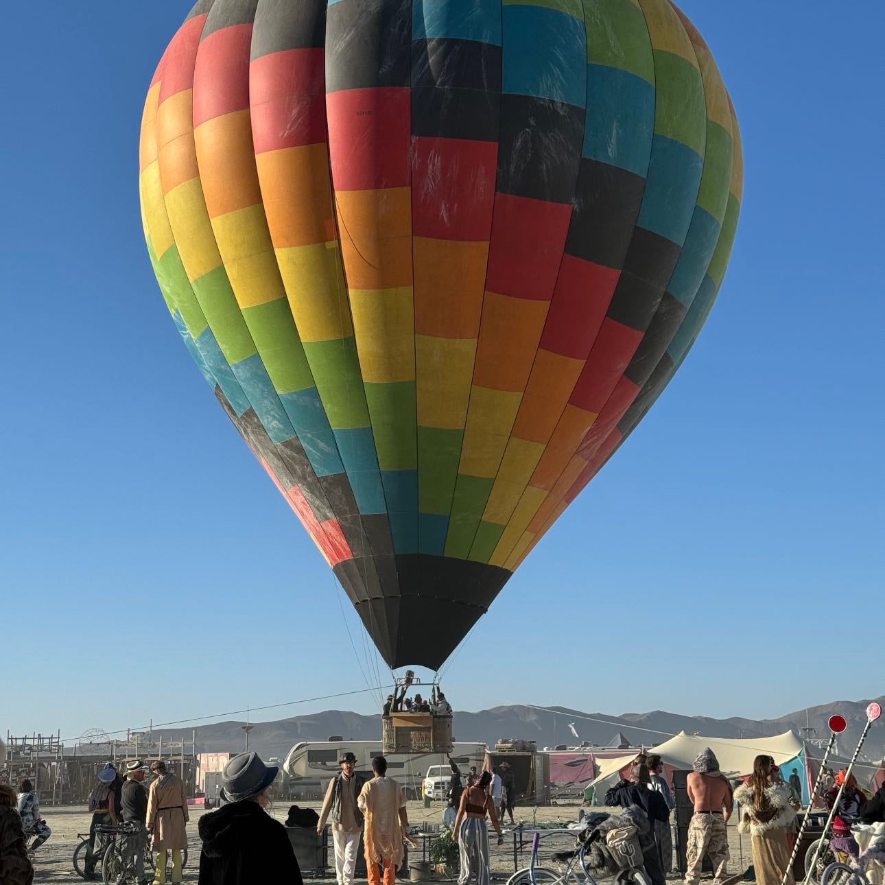 Hot air Ballon - Find it at Looners camp:)