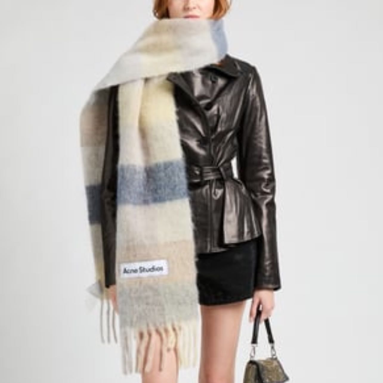 Écharpe acne