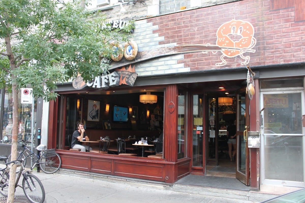 St-Viateur Bagel & Café Mont-Royal - Bagel traditionnel (jsp si c’est halal)
