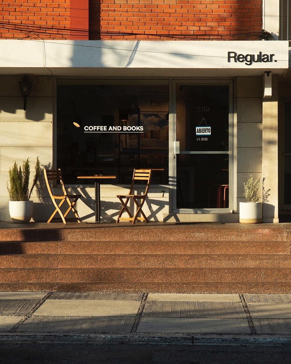 regular COFFEE AND BOOKS - 4/5🌟