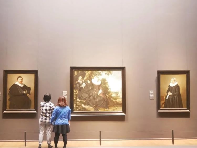 go to a museum