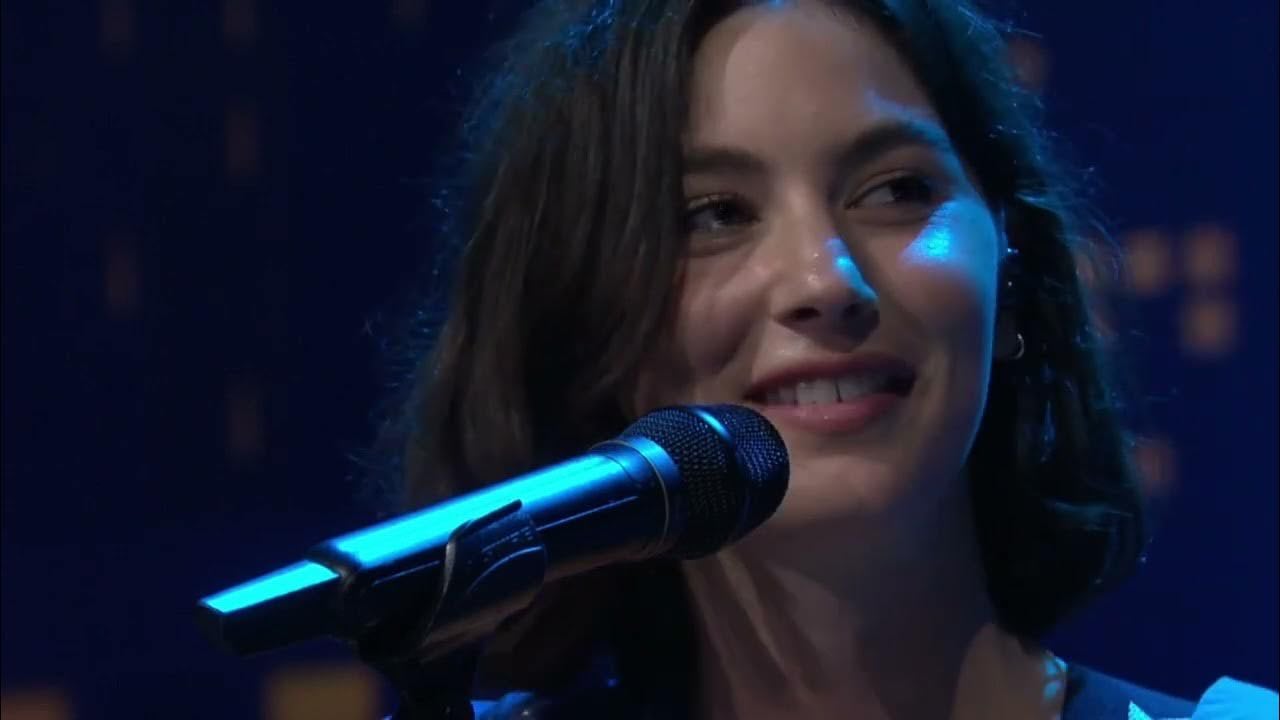 Gracie Abrams performing “Let It Happen” - YouTube
