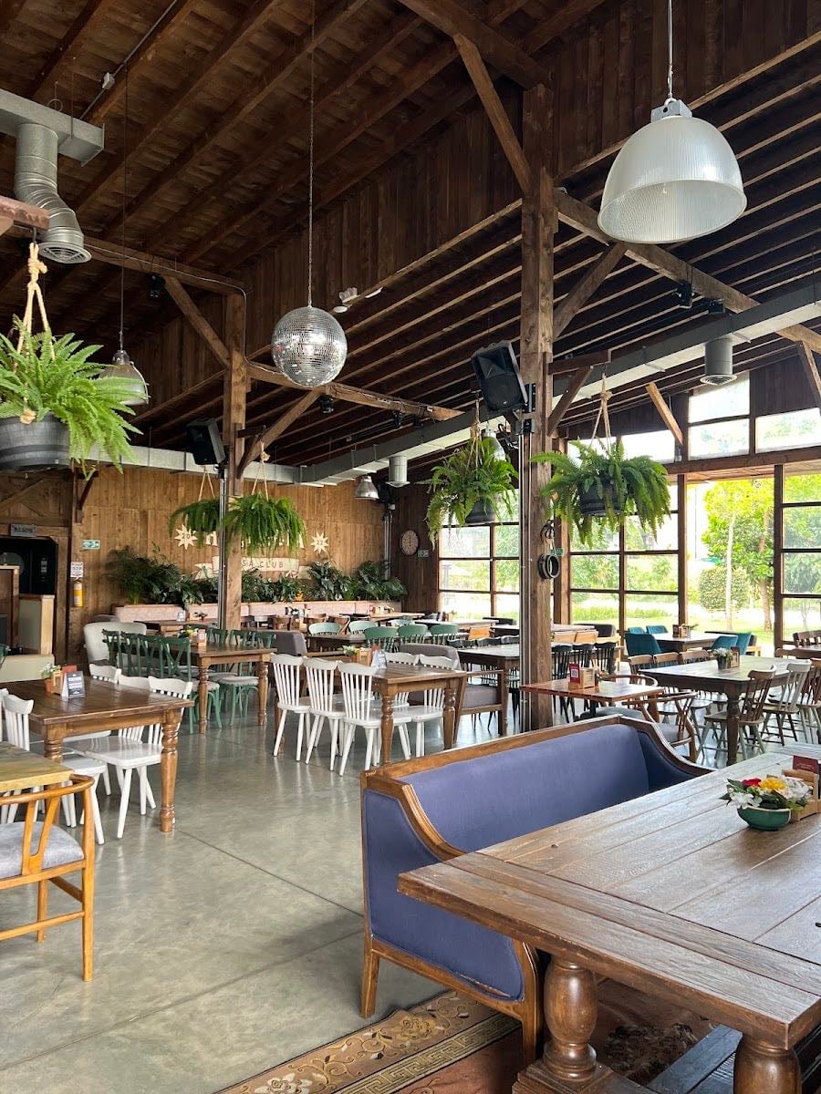 La Herencia Casa Club