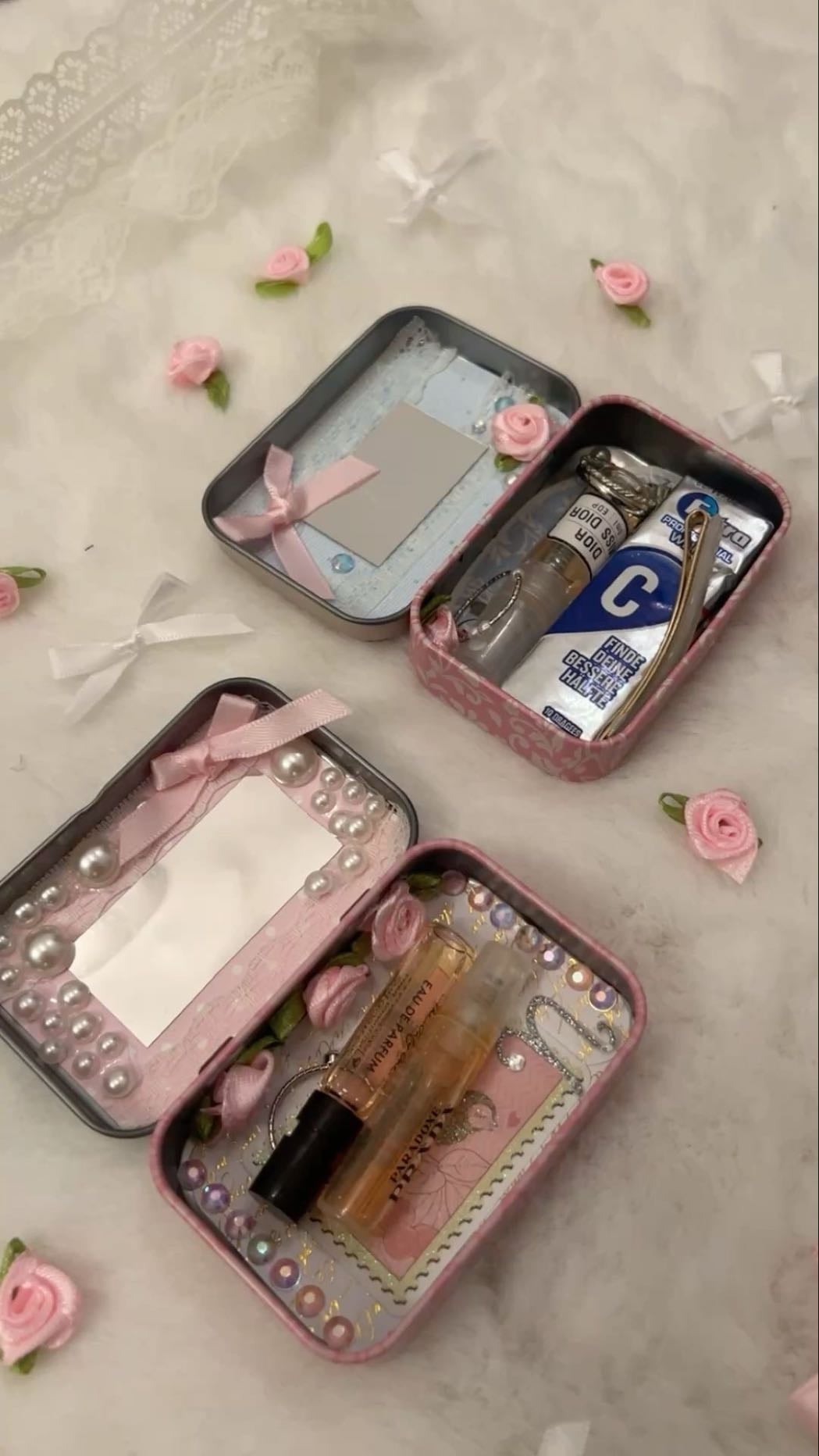altoids wallet !! - needs : empty case, hot glue, fabric , beads , etc !!