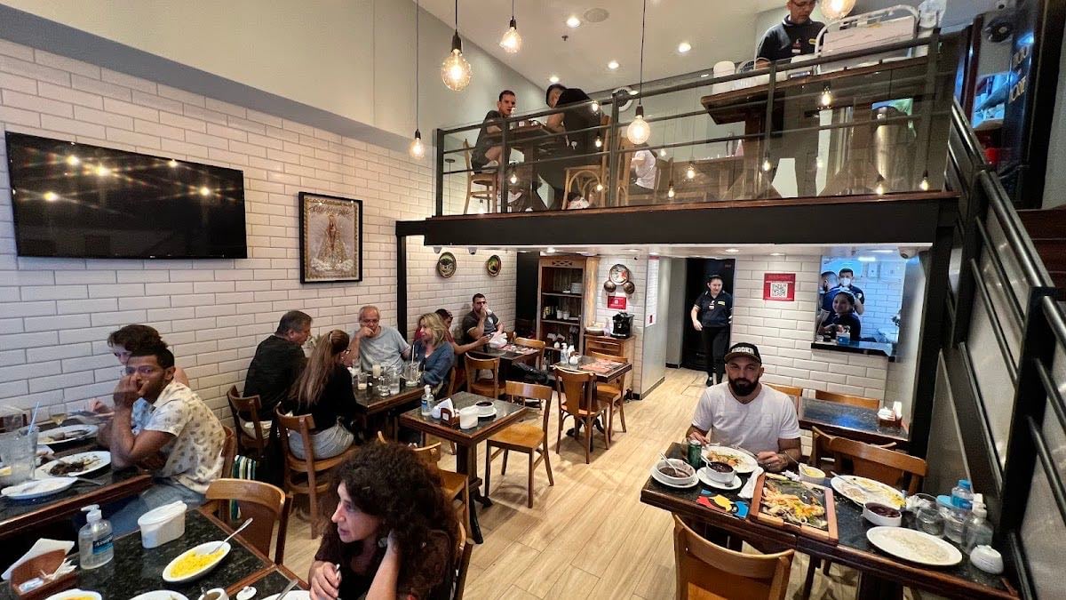 Tacacá do Norte | Flamengo - Melhor açaí que já provei na vida! Eles batem a fruta sem xarope, sem nada. O sabor e a consistência do açaí é diferente de tudo o que eu conhecia. Eles perguntam se quer com ou sem açúcar e oferecem acompanhamentos típicos do Norte do país.