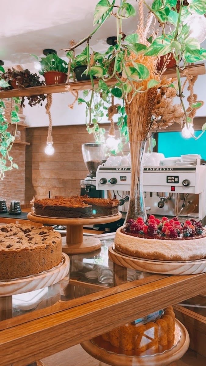 Café da Carol | Lagoa - Comida boa e muito bem servida. Não almocei nem jantei após este café da manhã.