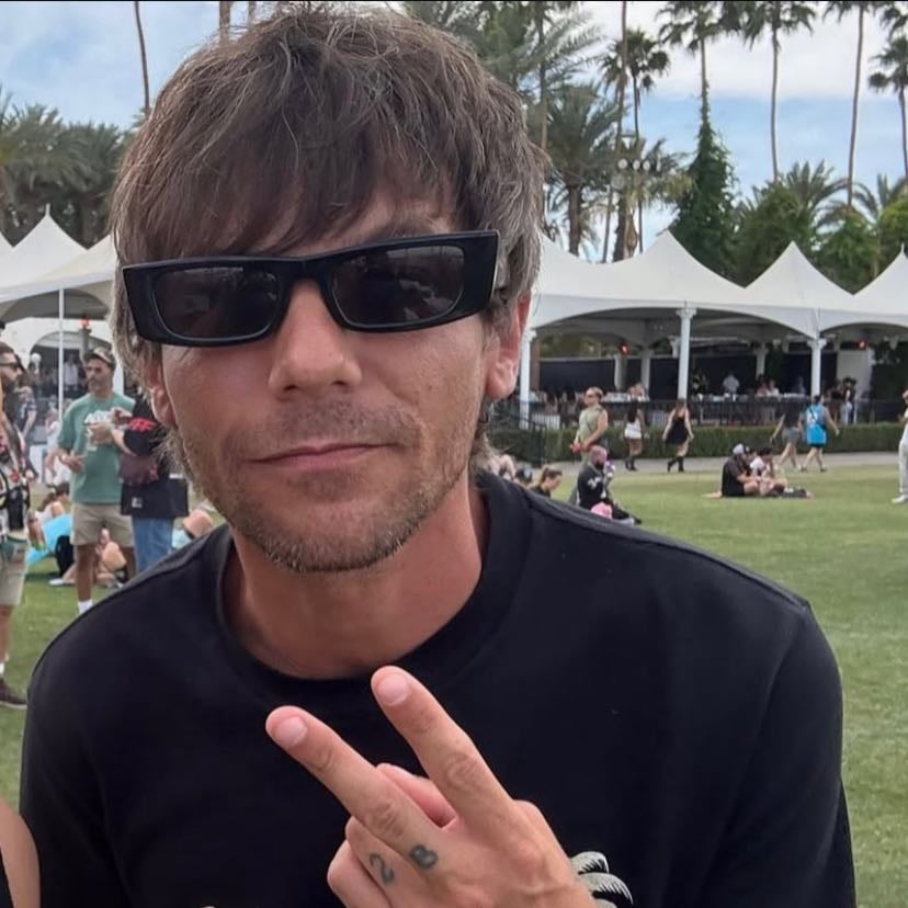 Louis Tomlinson ๐๐ - THE TOMMOOOO. you canโt not live Louis can you. Heโs just the best. The sassmasta from doncasta๐. Heโs so kind and sweet as well like I love him and how he treats his fans heโs just a genuine sweetheart. SATURDAYS. I CLAIM SATURDAYS. I LOVE THAT DAMN SONG UGGHHHH. his music as well should be appreciated so much more like his discography is just full of amazing songs. Anyway LOVE U LOU๐