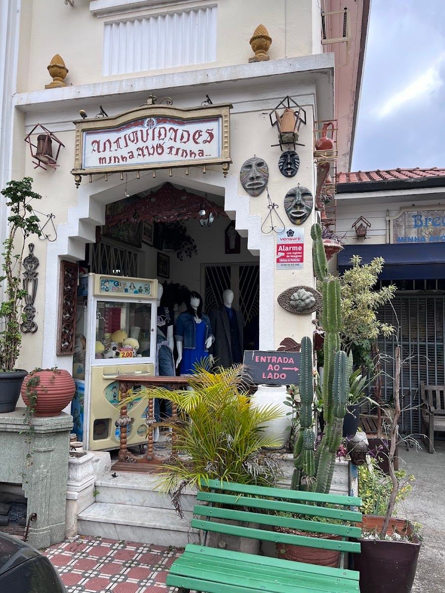 Brechó Minha Avó Tinha - baú de tesouros