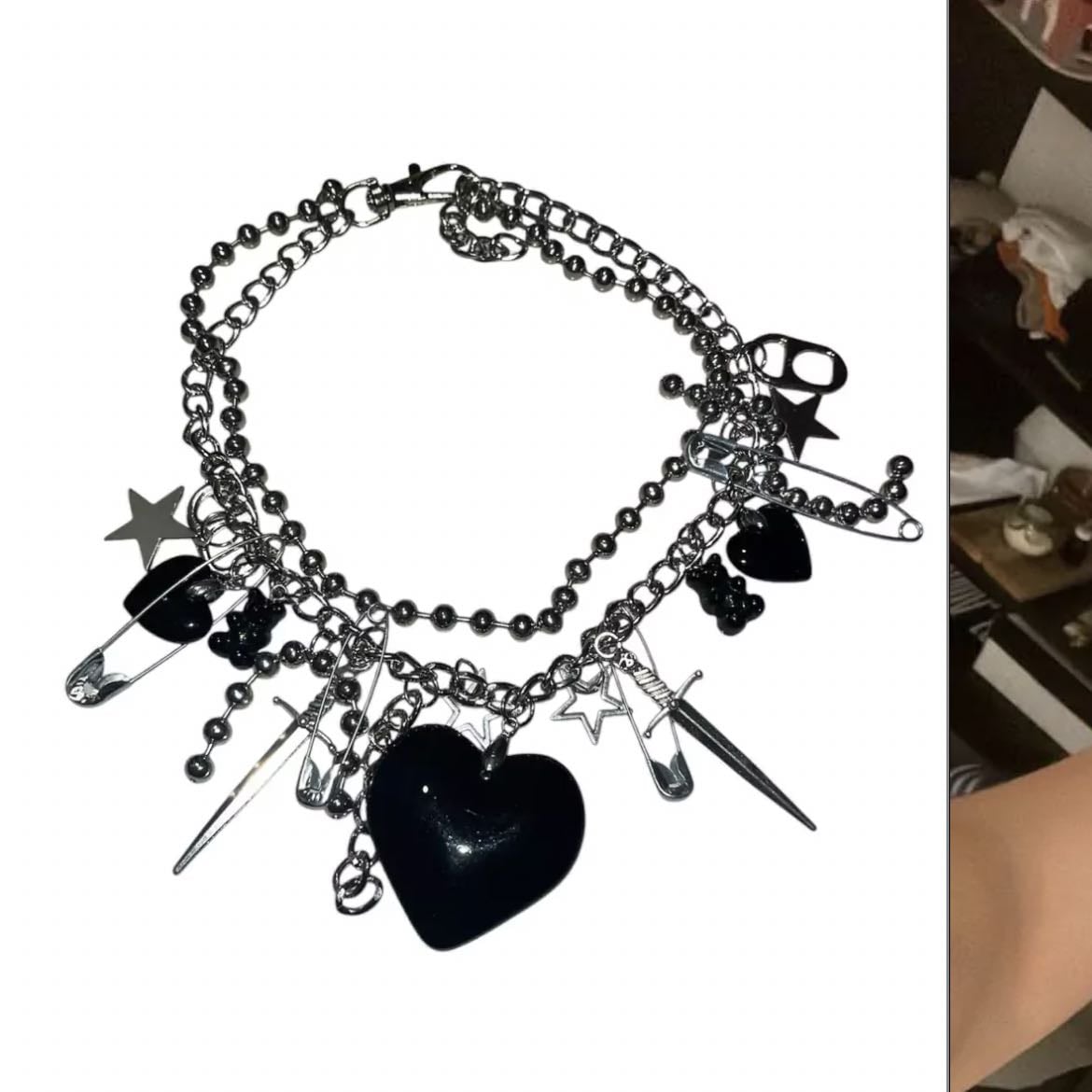 https://azuloscuro.mitiendanube.com/productos/collar-emilia-negro/