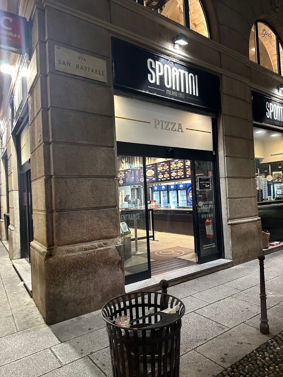 Spontini - Cheap pizza and desserts in front of this place