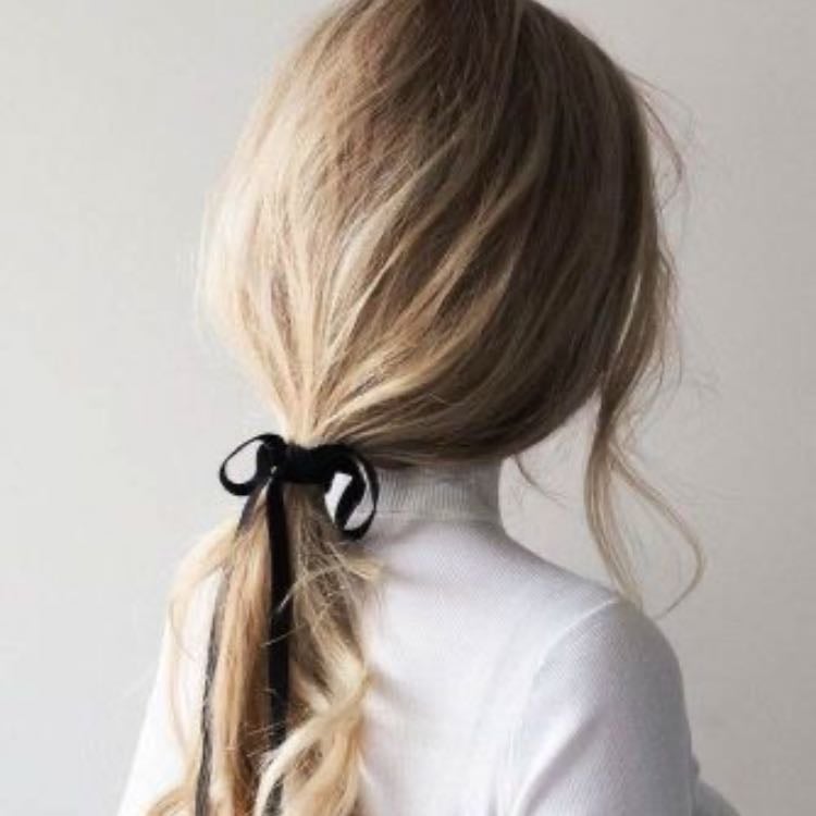 Low ponytail with bow