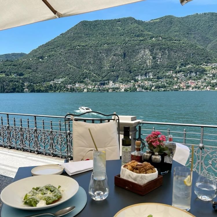 Date in lago di como - Italy