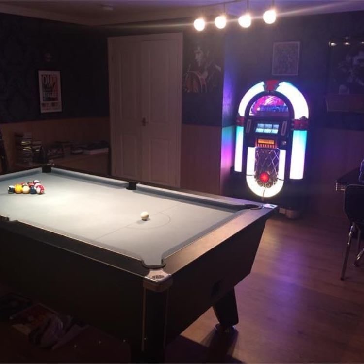 Play pool while playing music in a jukebox