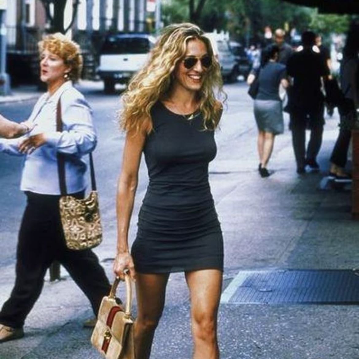 Carrie Bradshaw - (sex and the city)