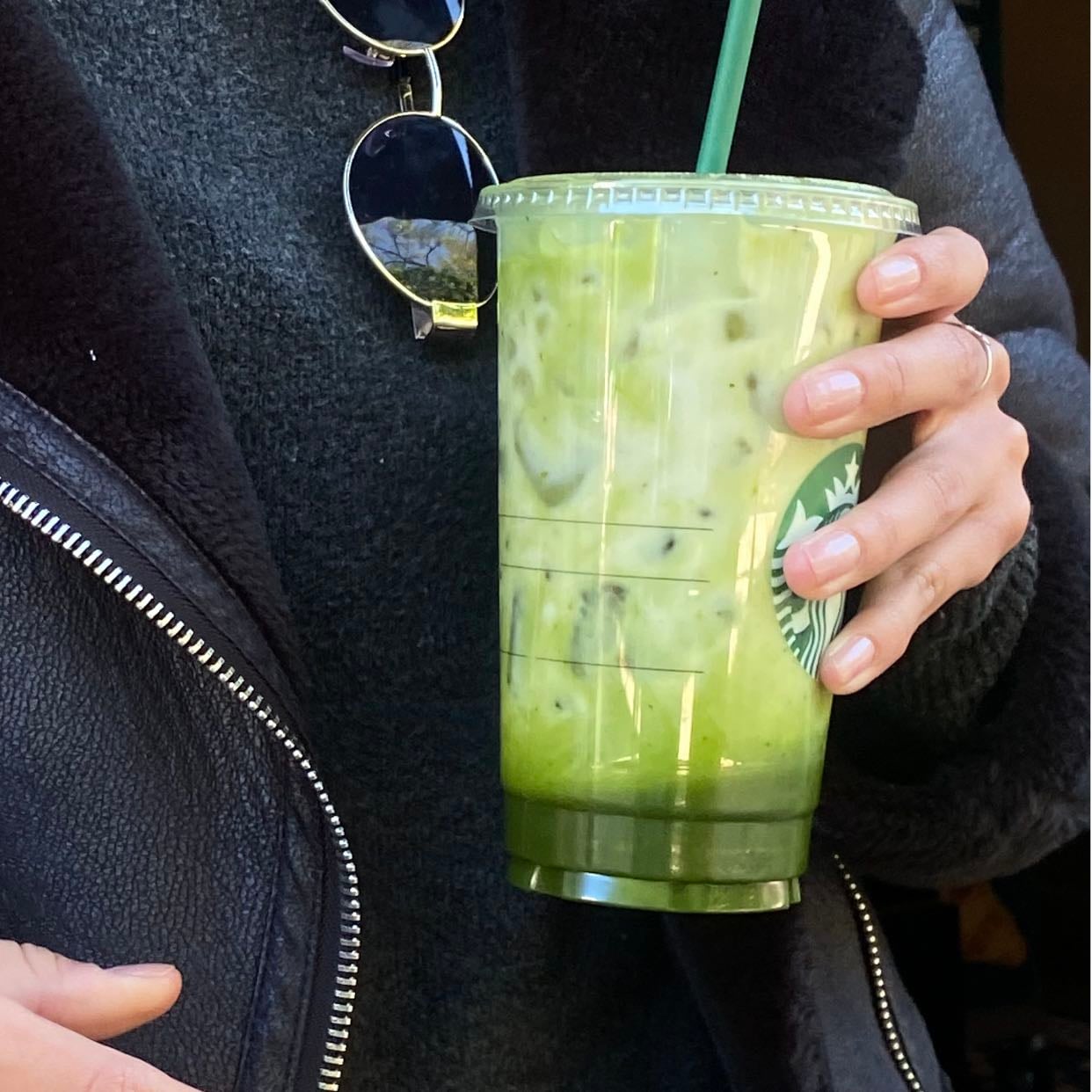 matcha frío + 1 sobre de stevia + mitad agua + mitad leche de avena - lo pedí sin el sobresito y si le faltaba azúcar 😔 7/10 - $99