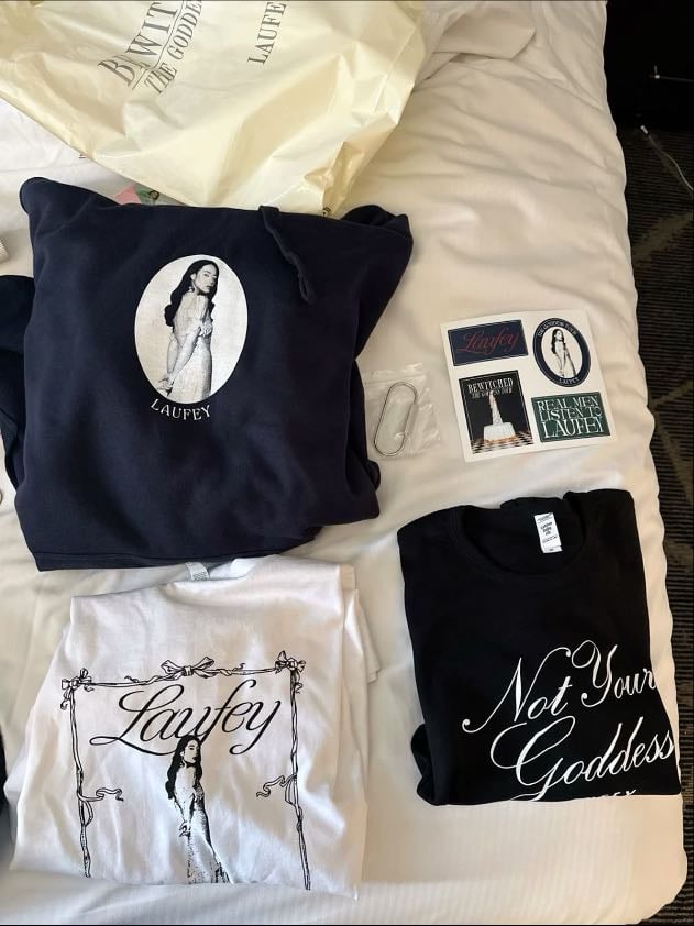 merch de laufey - soy demasiado pobre para esto