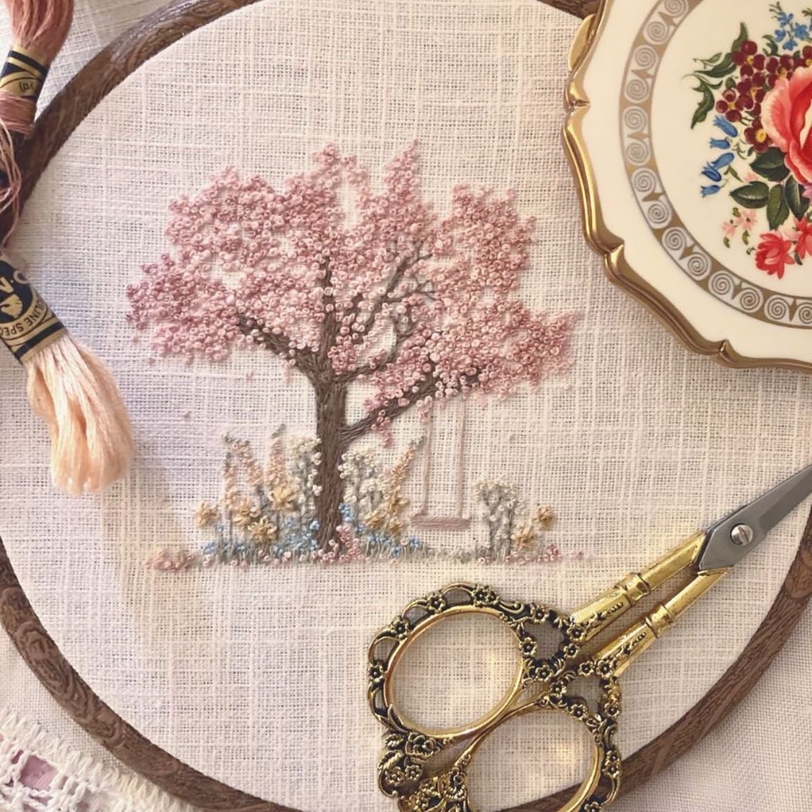 Embroidery 🧵 - Surface, whitework, crewel, goldwork, ribbon, bead & sequin, appliqué,