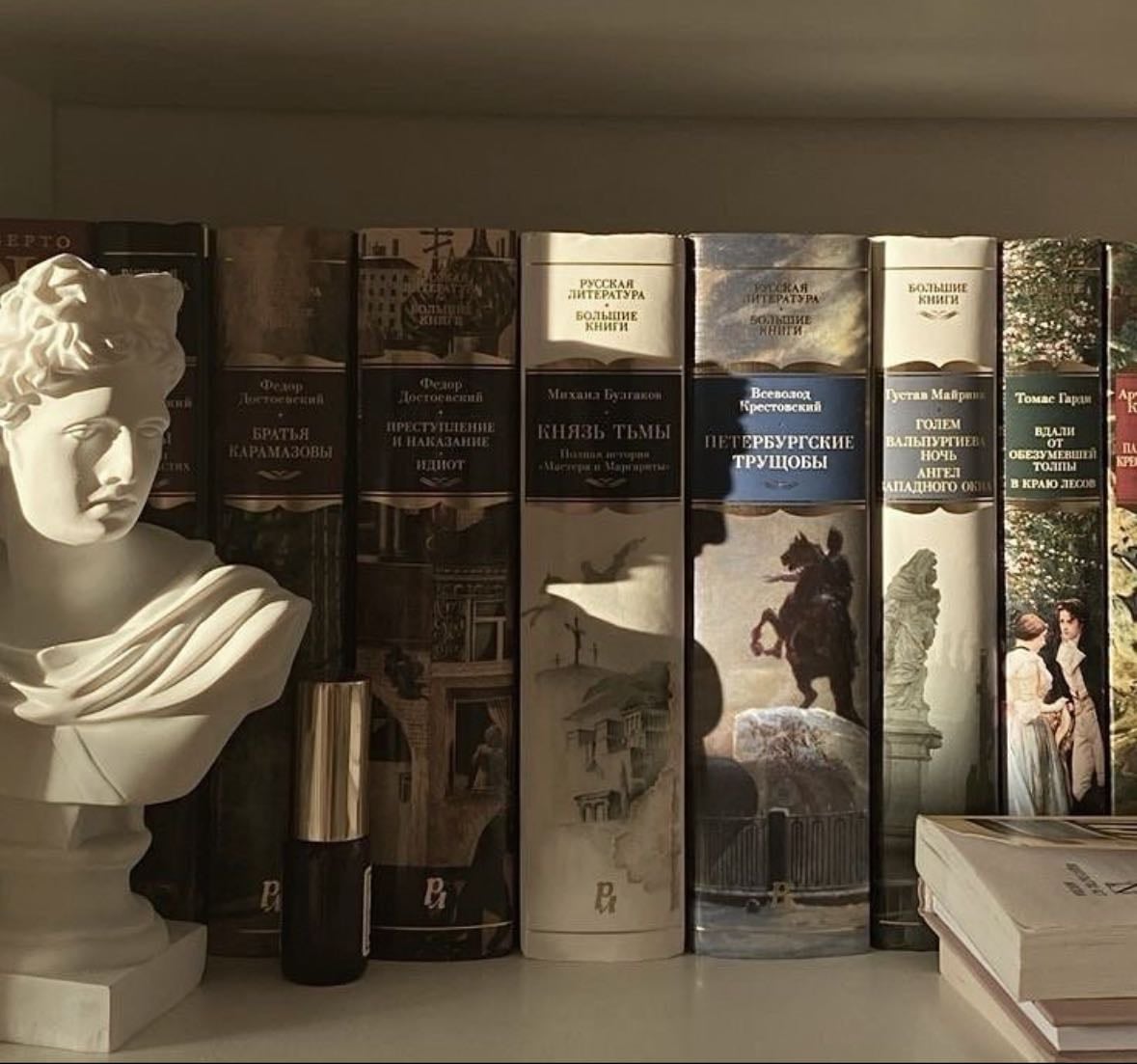classic books 🕰️☕️ - Books hypelist by 𝓒𝓪𝓽𝓱𝓻𝓲𝓷𝓮
