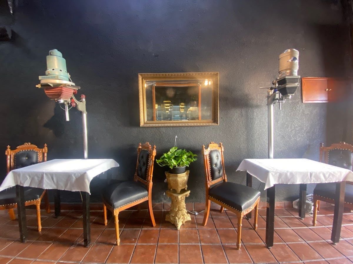 Cuarto Oscuro Cafe