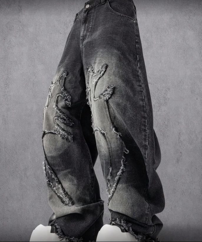 Calça com barra desfiada