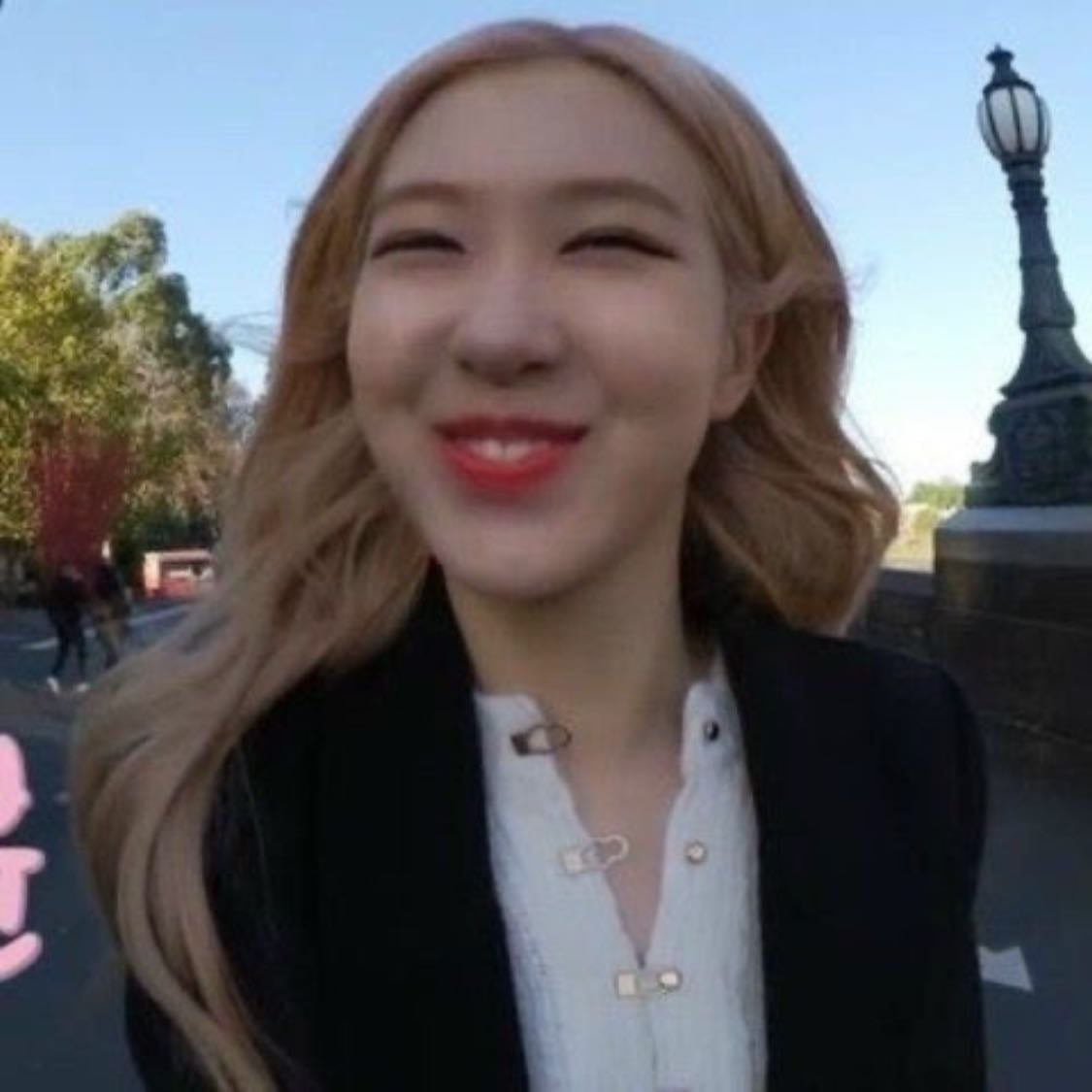 Rosééé🌹 - Artist