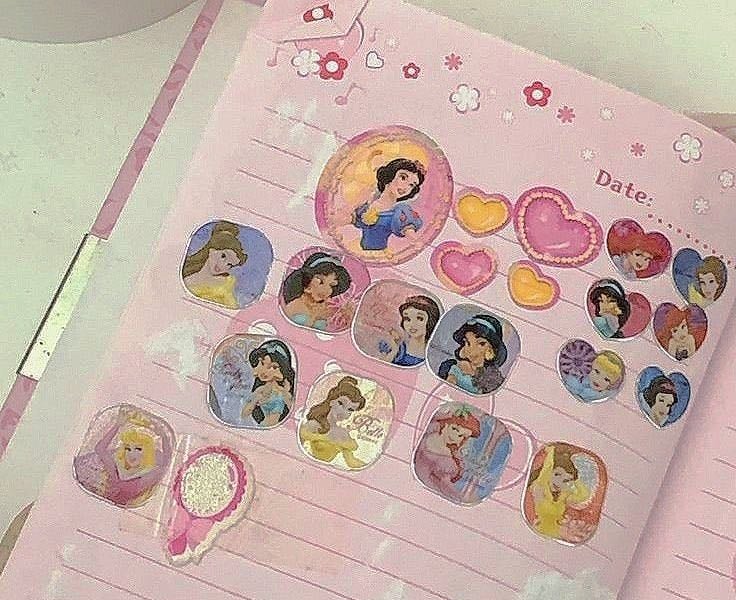 Las pegatinas brillantes que nunca usé y todas las cosas que no hice por miedo. - letras con alma