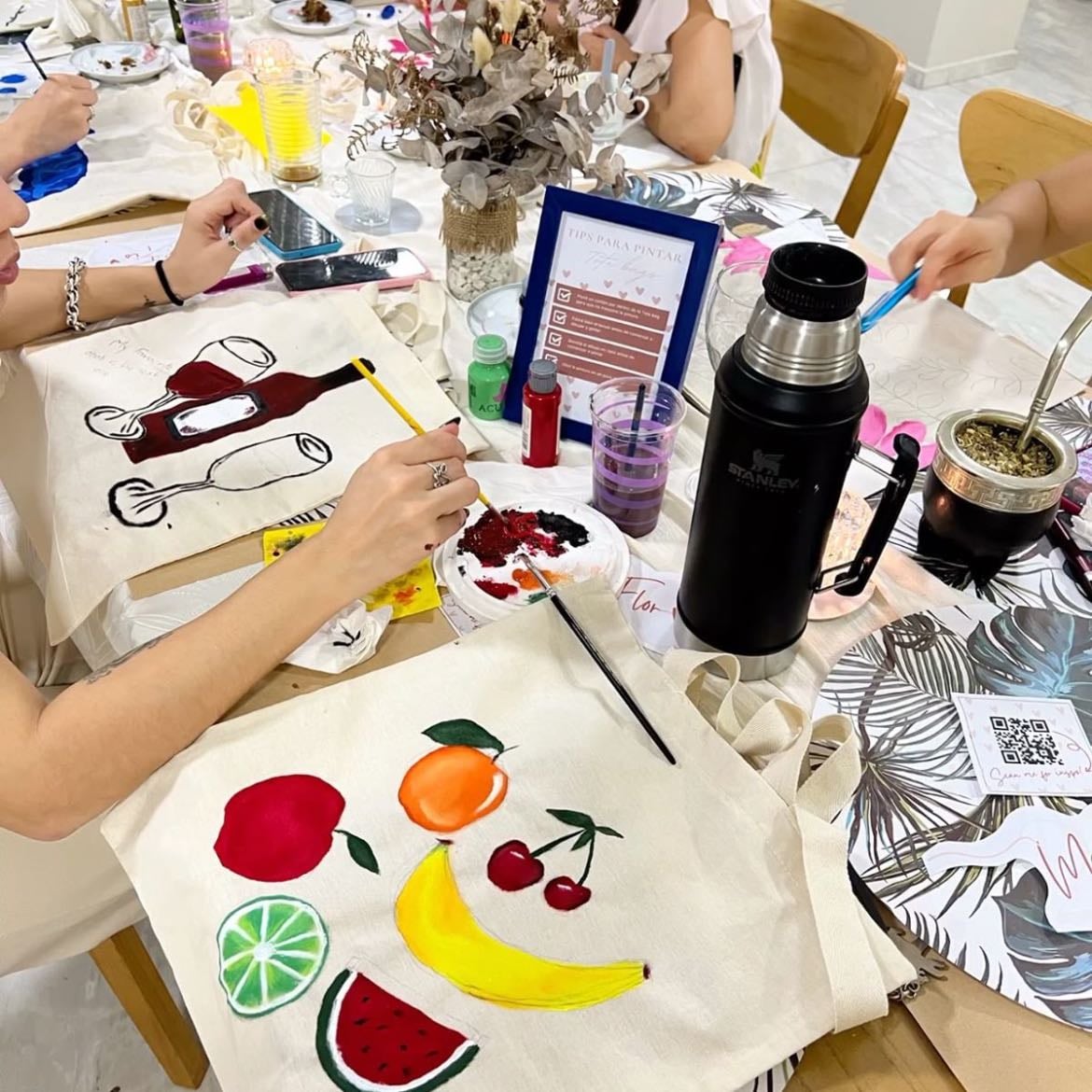 Julio: Pintar una tote bag