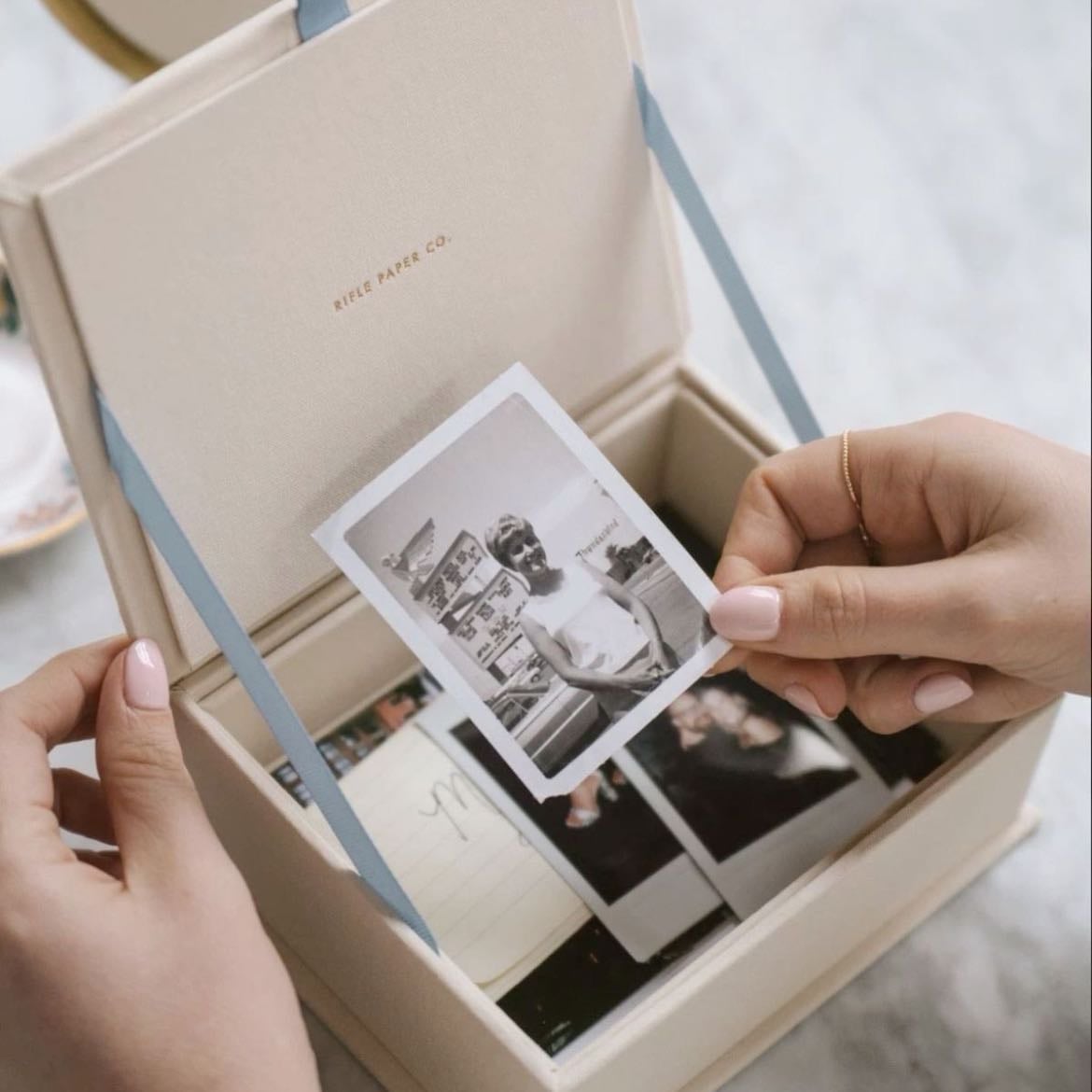 Memory box - Puedes juntar fotos, cartas, tickets, o en general objetos con un valor simbólico para l@s dos