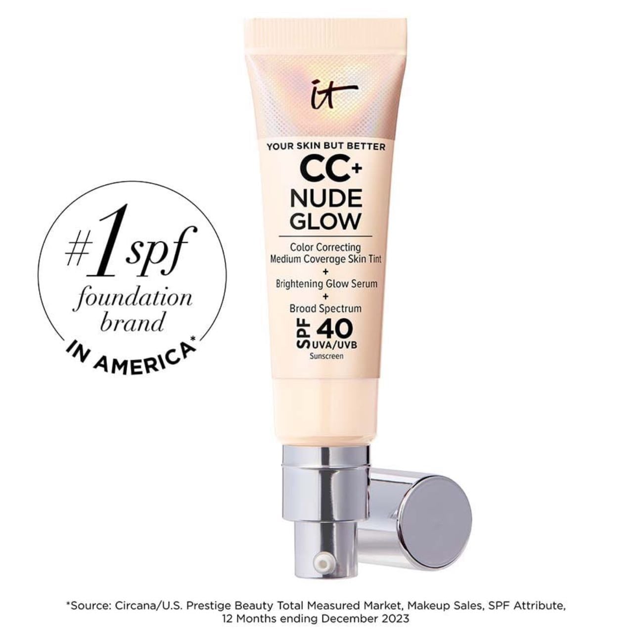 Base de Maquilhagem SPF 40 INTL CC+ Nude Glow It Cosmetics - Desenvolvido com cirurgiões estéticos e dermatologistas, CC+ Nude Glow da iT COSMETICS oferece uma cobertura média para dar à tua pele um acabamento luminoso, cuida da tua pele com um tratamento anti-idade e hidratante e protege a tua pele com um protetor solar de largo espetro com SPF 40+ UVA/UVB. Para todas as mulheres, independentemente da tua idade e do teu tipo de pele.