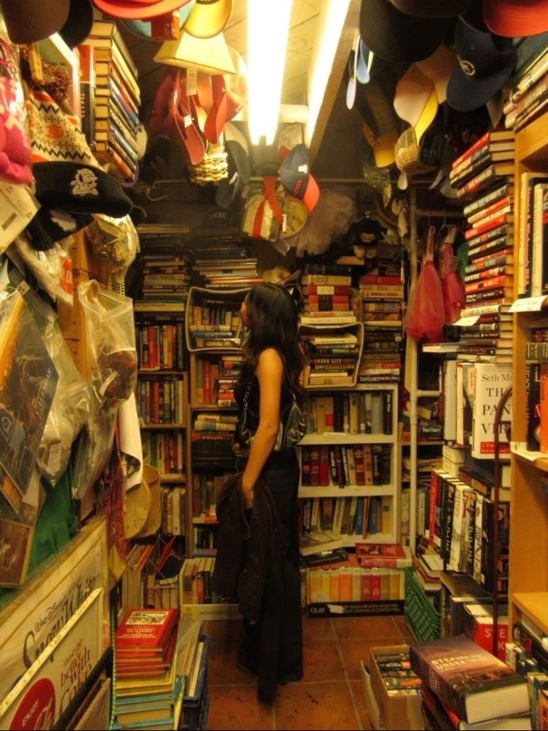 Reading, buying, collecting and hoarding books - Sci-fi, Fantasy, Romance, Contemporary, Classics, Horror, Crime, EVERYTHING!