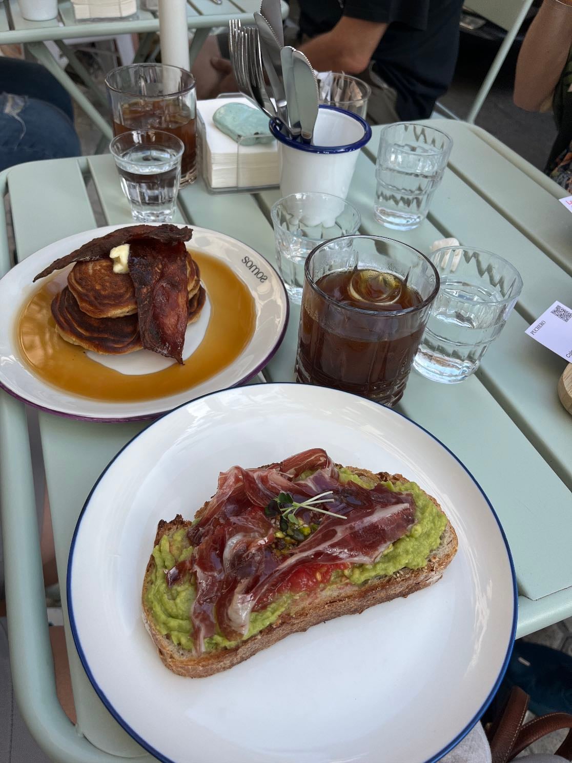 Somos - Coffee & Bakery
