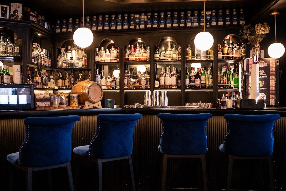 Gil's Cocktail Bar